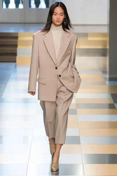 Look 17